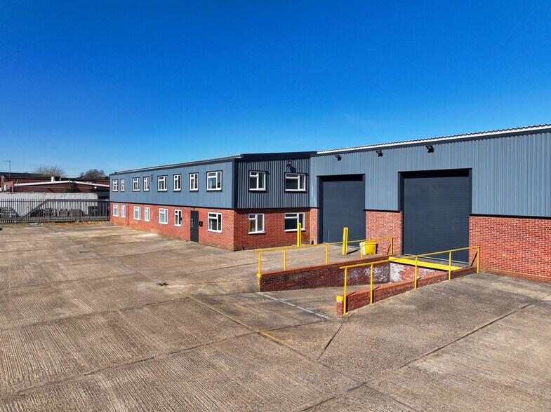 Borough Road, Buckingham Road Industrial Estate, Brackley à louer - Photo de l’immeuble – Image 2 sur 4