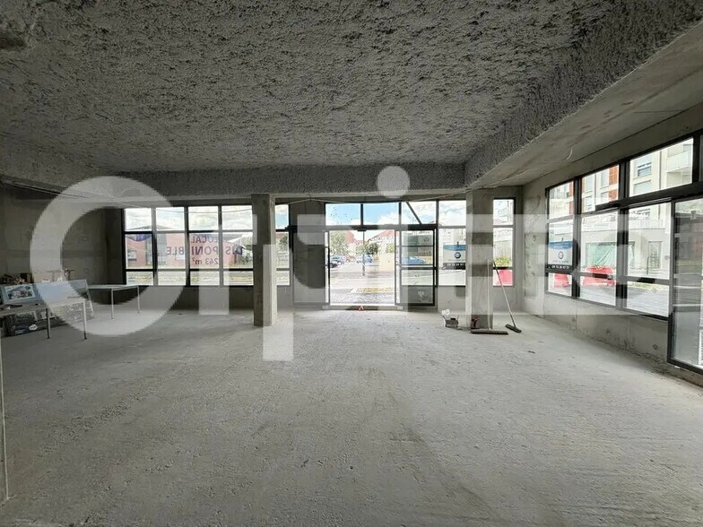 Local commercial dans Compiègne à vendre - Photo de l’immeuble – Image 1 sur 3