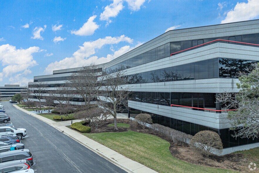 550-650 Warrenville Rd, Lisle, IL à louer - Photo de l’immeuble – Image 3 sur 7
