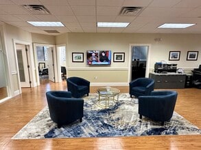 6 Lyberty Way, Westford, MA à louer Photo intérieure– Image 1 sur 11