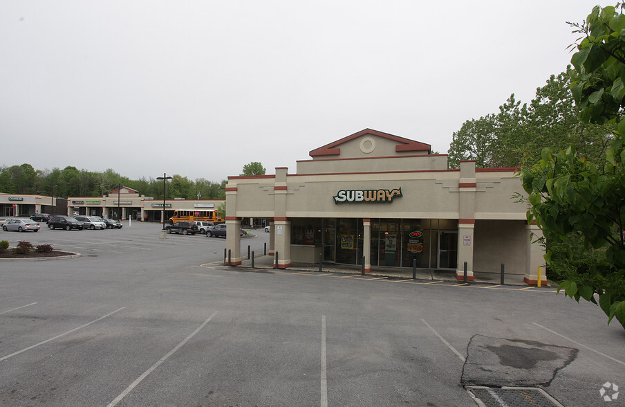 702-706 Freedom Plains Rd, Poughkeepsie, NY à louer - Photo de l’immeuble – Image 3 sur 6