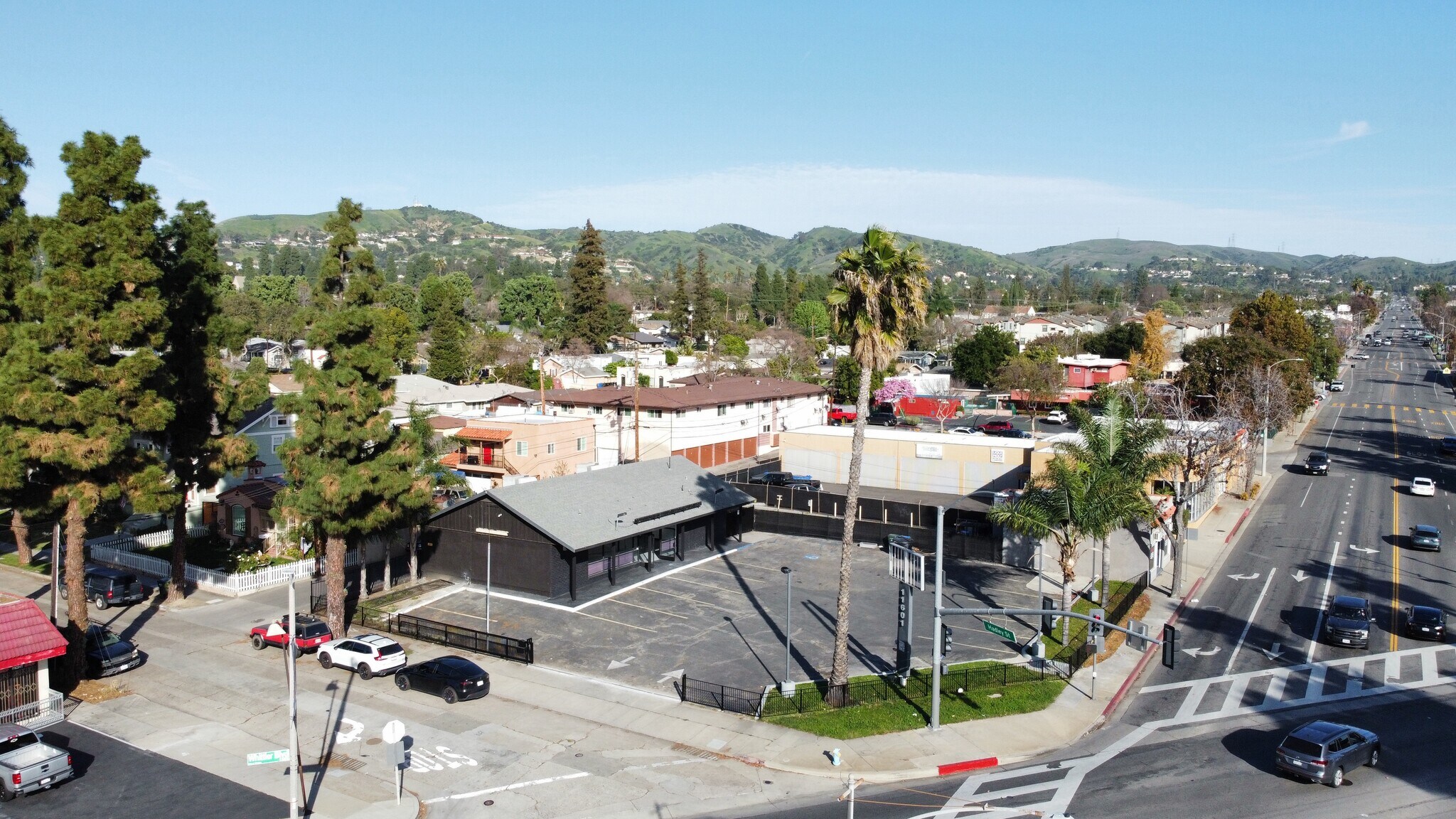 11601 Whittier Blvd, Whittier, CA à louer Photo principale– Image 1 sur 14