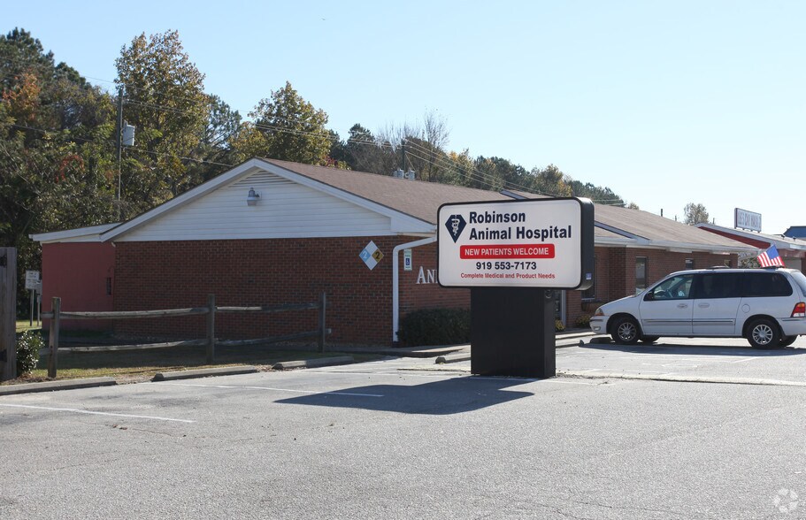 1002 E Main St, Clayton, NC à vendre - Photo de l’immeuble – Image 2 sur 2