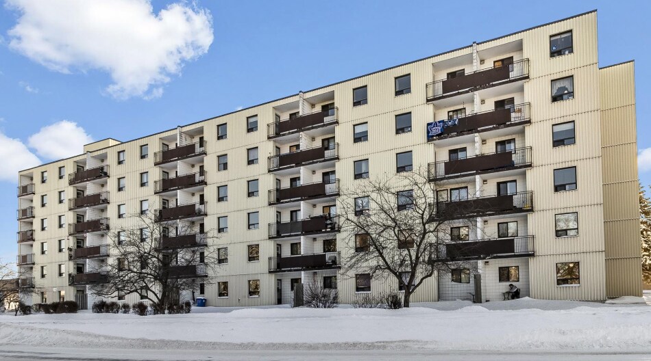 49 Saint Mary's River Dr, Sault Ste. Marie, ON à vendre Photo principale– Image 1 sur 2