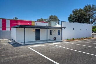 1045 Main St, Ramona, CA à louer Photo de l’immeuble– Image 2 sur 13