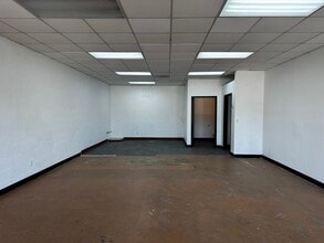 519 W Foothill Blvd, Rialto, CA à louer Photo intérieure– Image 2 sur 8