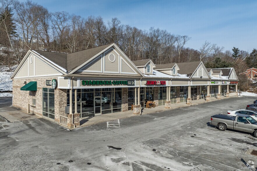 525 Main St, Monroe, CT à louer - Photo de l’immeuble – Image 3 sur 7