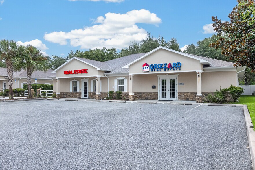 842 Highway 466, Lady Lake, FL à louer - Photo de l’immeuble – Image 1 sur 23