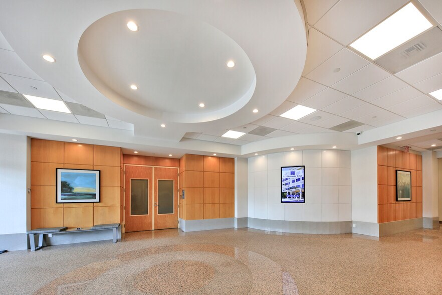 7108-7121 Fairway Dr, Palm Beach Gardens, FL à louer - Photo intérieure – Image 3 sur 24