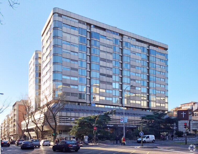 Bureaux/Local commercial dans Madrid, Madrid à louer - Photo principale – Image 1 sur 2
