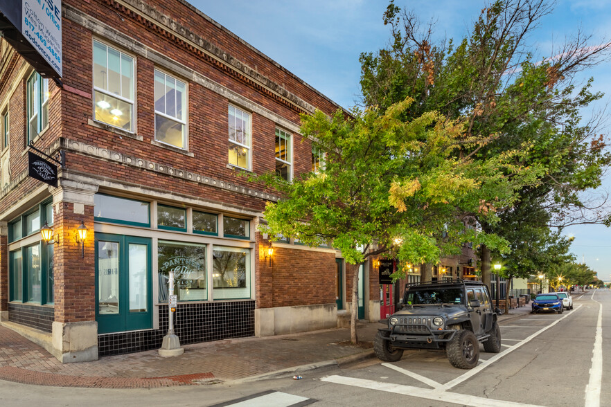 701 W Magnolia Ave, Fort Worth, TX à louer - Photo de l’immeuble – Image 3 sur 5