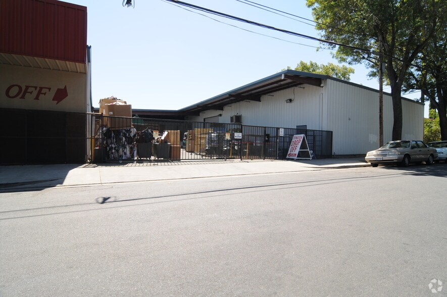 1135 N Wilson Way, Stockton, CA à vendre - Photo de l’immeuble – Image 3 sur 3