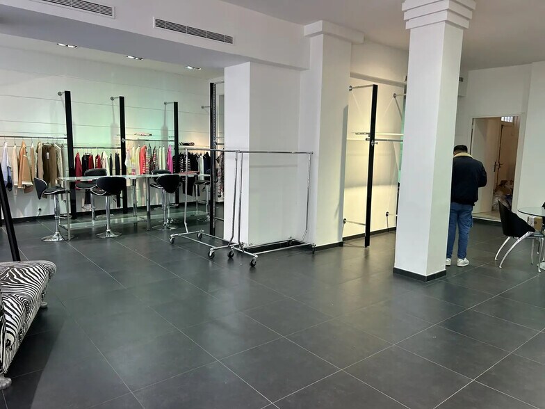 Local commercial dans Paris à louer - Photo de l’immeuble – Image 2 sur 7