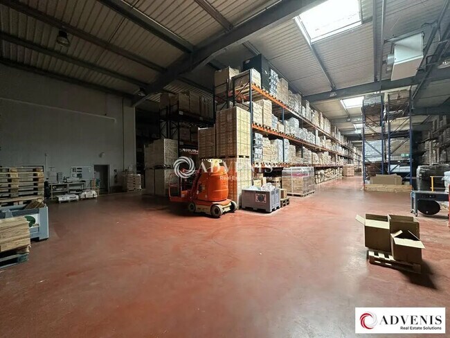 Plus de détails pour Local d'activités à louer