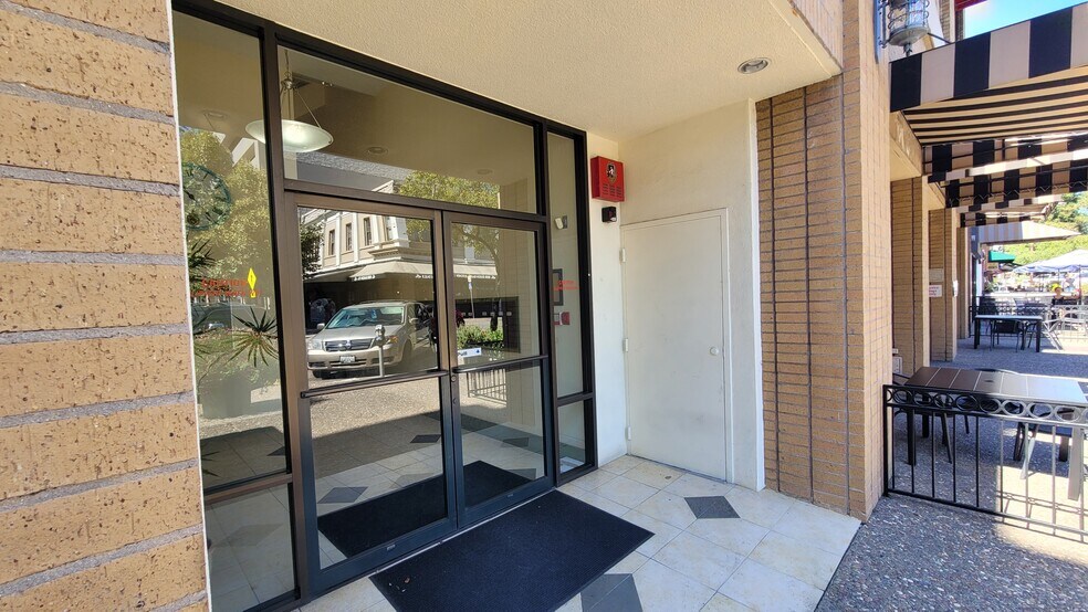 613-617 4th St, Santa Rosa, CA à vendre - Photo de l’immeuble – Image 2 sur 18