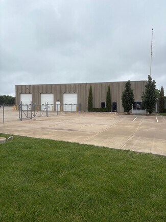 Plus de détails pour 821 E 25th St N, Wichita, KS - Industriel/Logistique à vendre