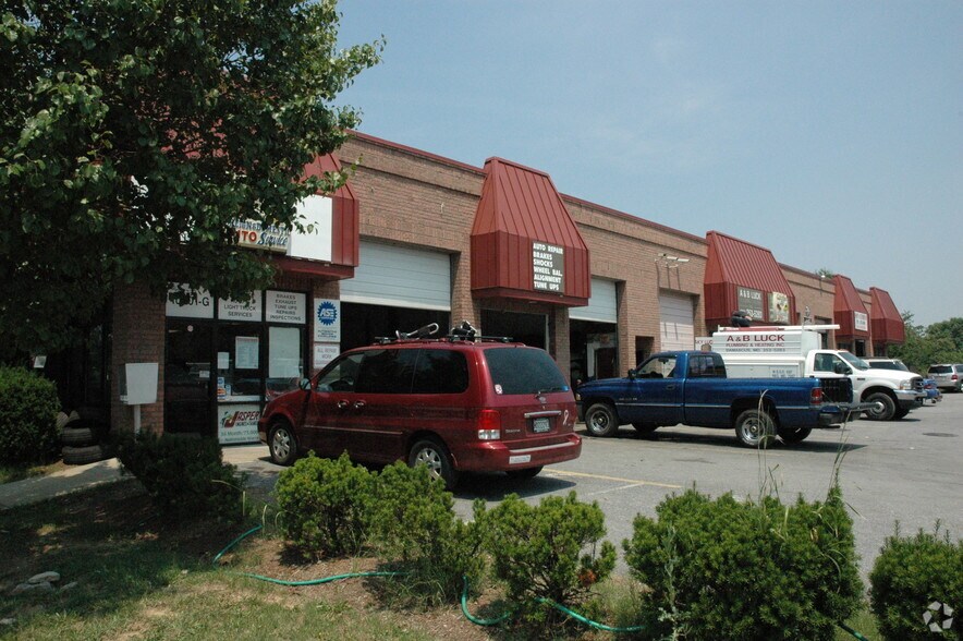 10001 Lewis Dr, Damascus, MD à louer - Photo de l’immeuble – Image 3 sur 9