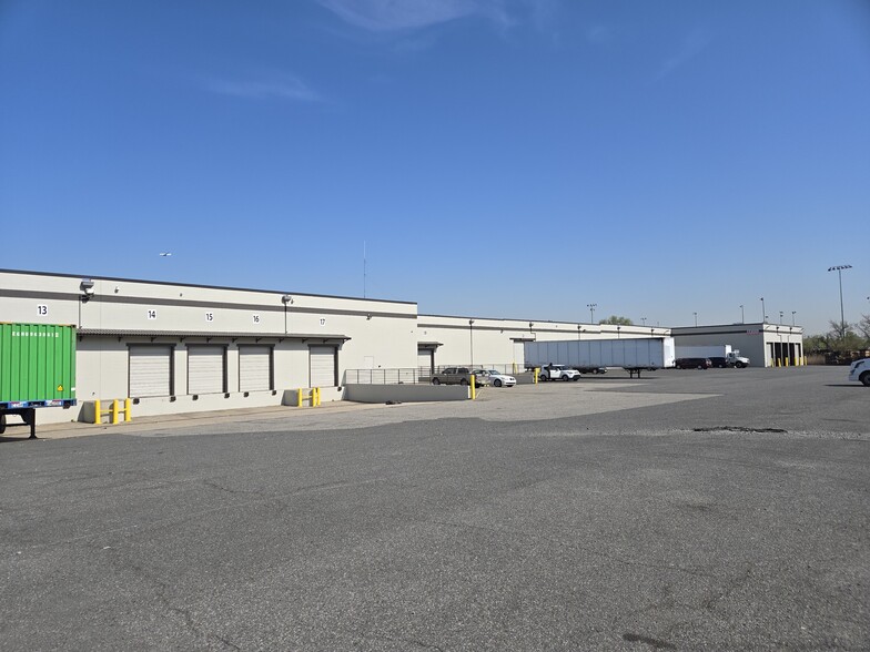 45 Linden Ave E, Jersey City, NJ à louer - Photo de l’immeuble – Image 2 sur 3