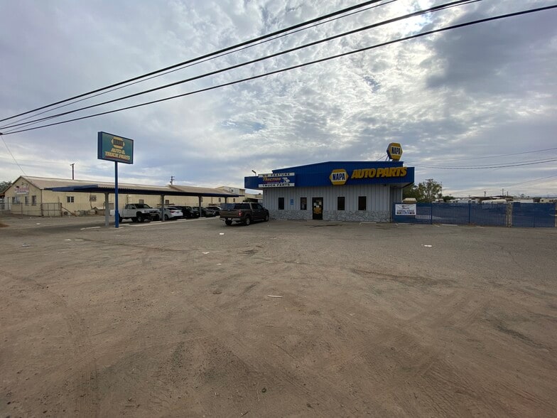 803 E Main St, El Centro, CA à vendre - Photo de l’immeuble – Image 3 sur 10