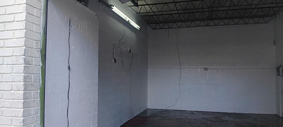 4631-4641 NW 8th Ave, Oakland Park, FL à louer - Photo intérieure – Image 3 sur 4