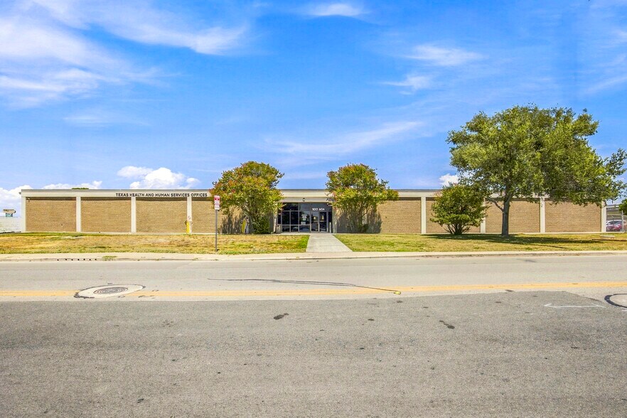 1011 Ada St, San Antonio, TX à louer - Photo de l’immeuble – Image 1 sur 6