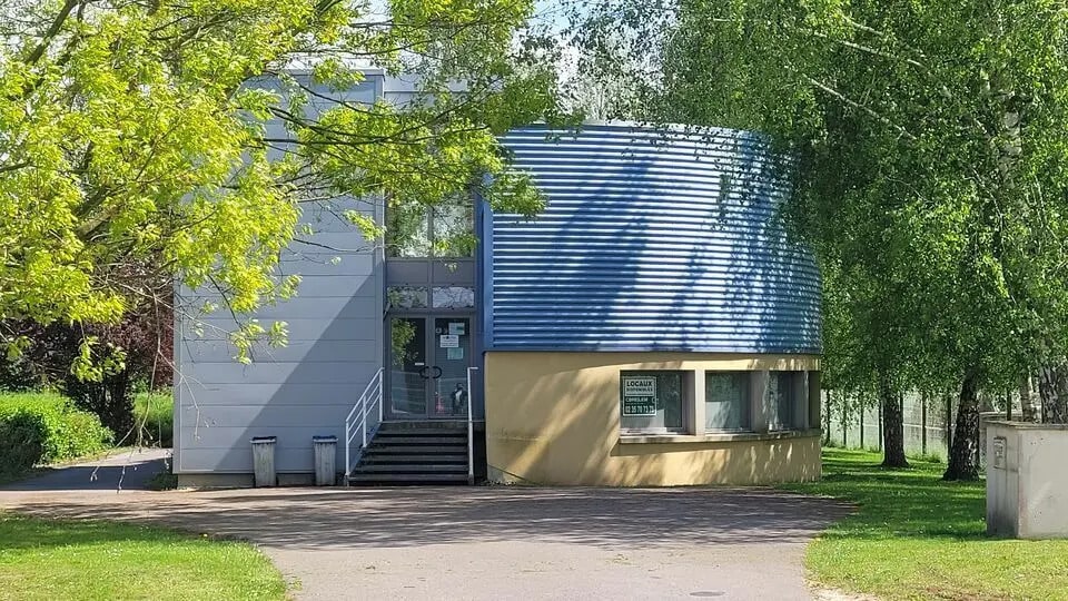Bureau dans La Vaupalière à louer - Photo de l’immeuble – Image 1 sur 13