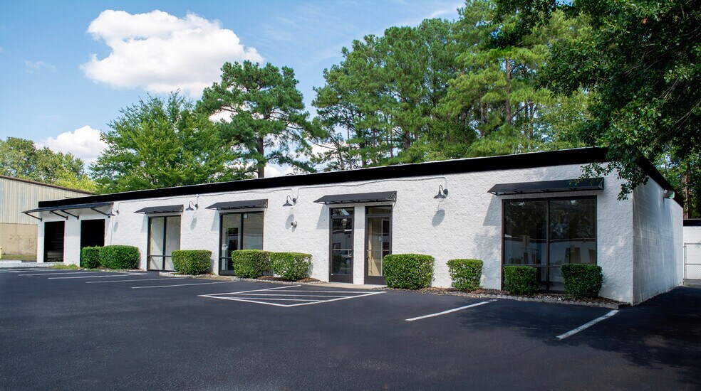 3038 McNaughton Dr, Columbia, SC à vendre - Photo de l’immeuble – Image 1 sur 10