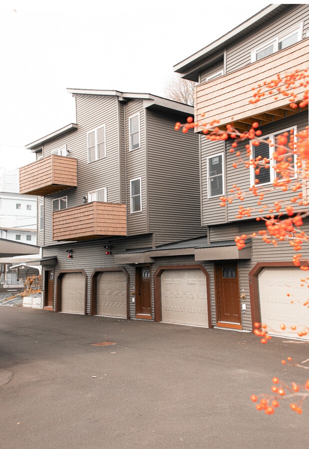 60 Richards St, Worcester, MA 01603 - Lot 5 units -  - Photo intérieure - Image 1 of 21