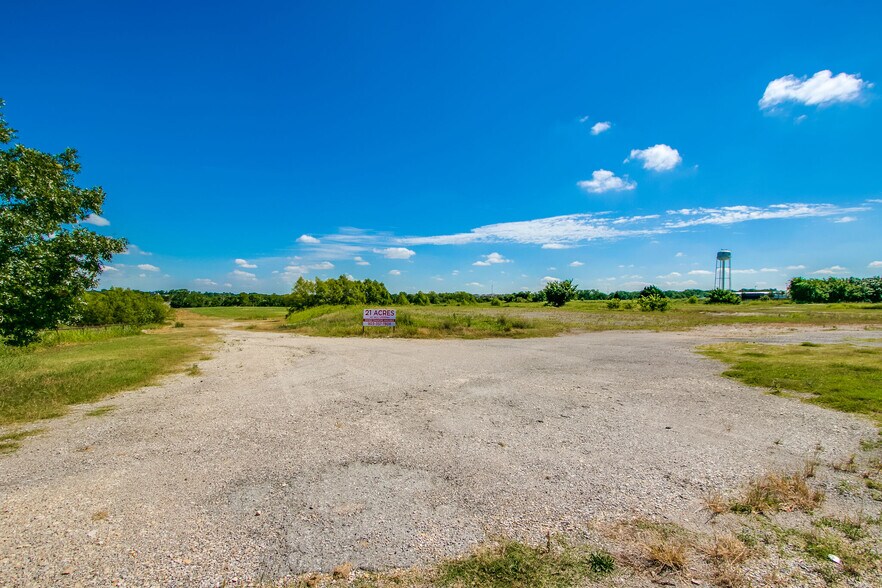 2144 W Audie Murphy Pky, Farmersville, TX à louer - Photo de l’immeuble – Image 2 sur 30