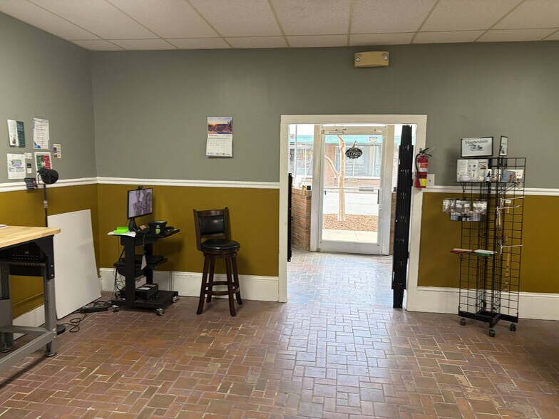 706 E Davis St, Burlington, NC à vendre - Photo intérieure – Image 2 sur 7