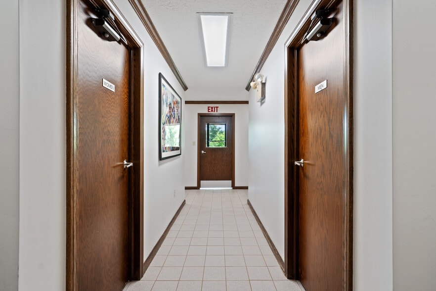 200 Commerce Dr, Coraopolis, PA à vendre - Photo de l’immeuble – Image 3 sur 29