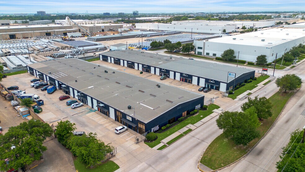 6989 W Little York Rd, Houston, TX à louer - Photo de l’immeuble – Image 1 sur 64