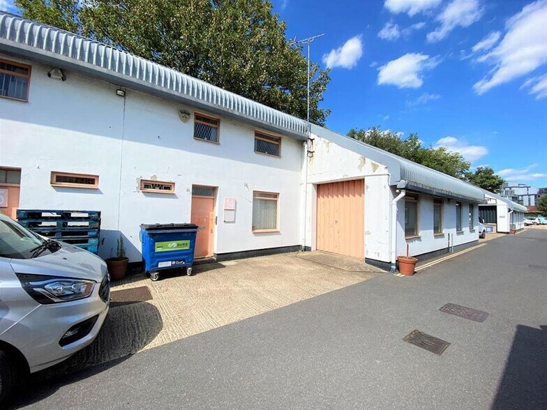 Brook Ln N, Brentford à louer - Photo de l’immeuble – Image 3 sur 14