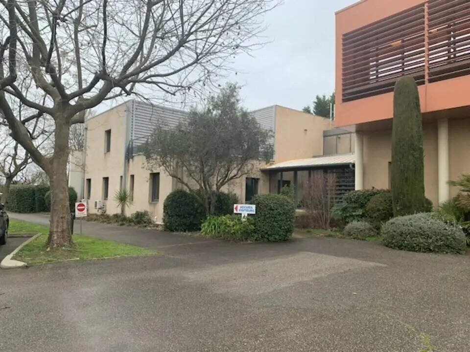 Bureau dans Châteaurenard à vendre Photo de l’immeuble– Image 1 sur 13