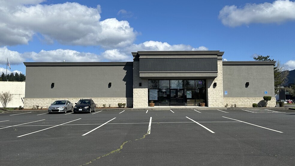 421 Three Rivers Dr, Kelso, WA à louer - Photo de l’immeuble – Image 2 sur 13