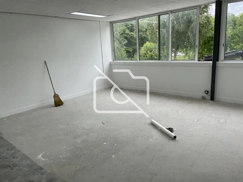 Industriel/Logistique dans Noisy-le-Grand à louer - Photo de l’immeuble – Image 3 sur 4