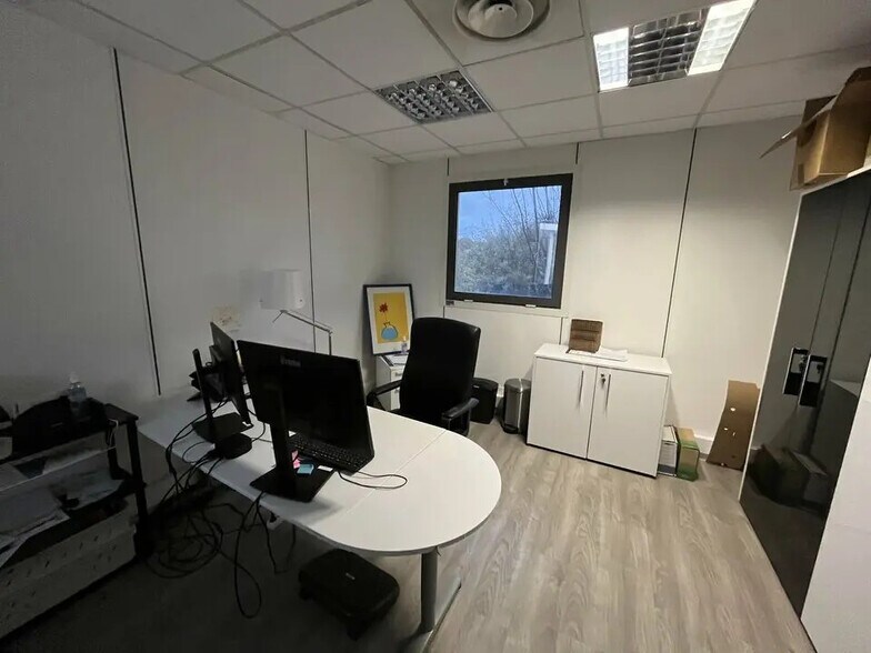 Bureau dans LES MILLES à louer - Photo de l’immeuble – Image 3 sur 9