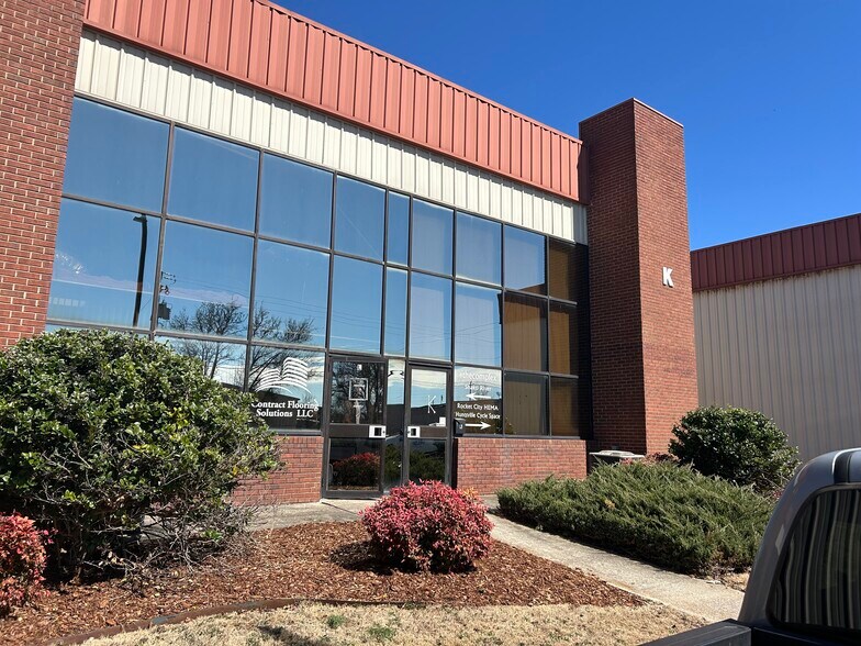 3054 Leeman Ferry Rd SW, Huntsville, AL à louer - Photo de l’immeuble – Image 2 sur 7