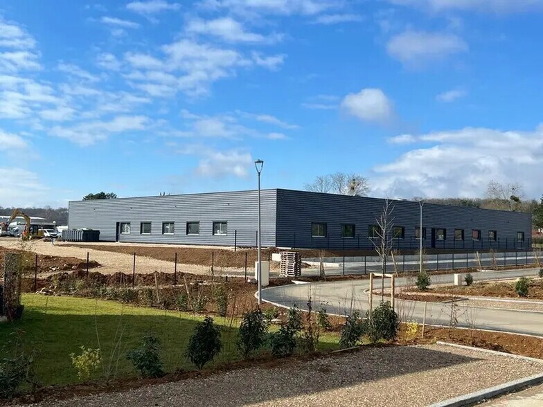 Local d’activités dans Châtillon-le-Duc à louer - Photo de l’immeuble – Image 2 sur 4