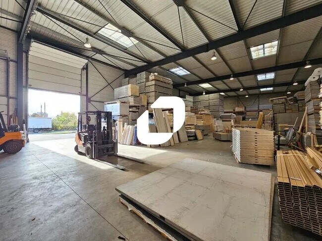 Plus de détails pour Local d'activités à louer