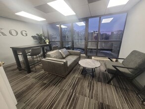 1320 Centre St, Newton, MA à louer Photo intérieure– Image 2 sur 13