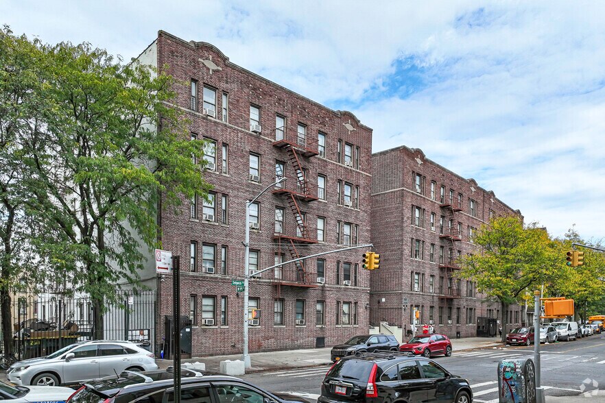 2719 Sedgewick Avenue, Bronx, NY à louer - Photo de l’immeuble – Image 2 sur 6