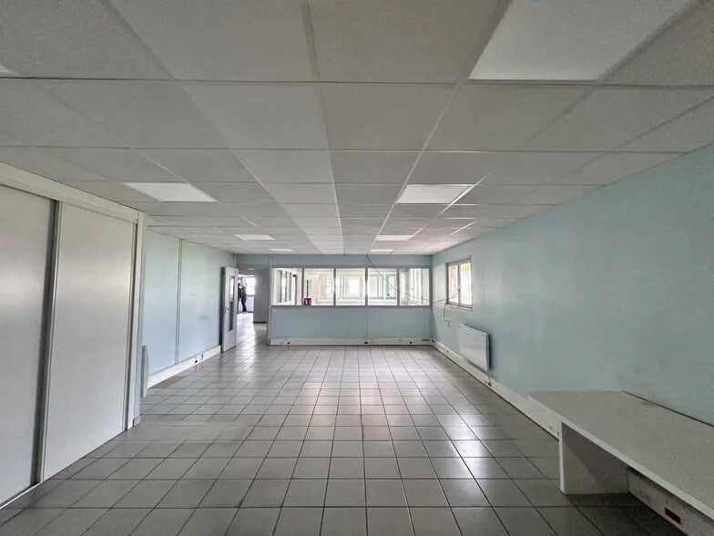 220 Rue Blaise Pascal, Lons-le-Saunier à louer - Photo de l’immeuble – Image 2 sur 8