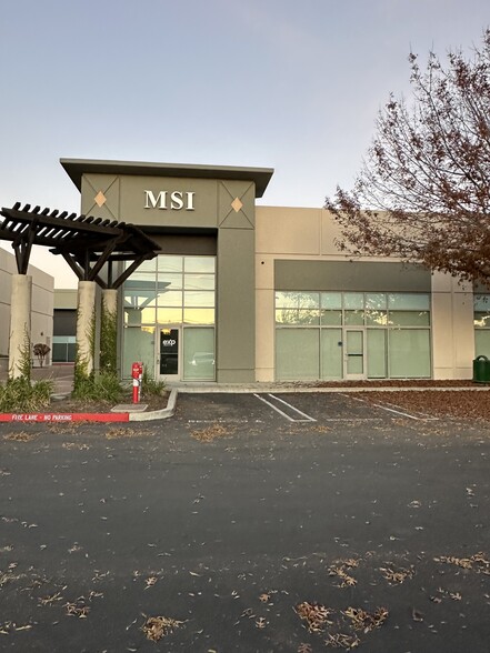 9040 Brentwood Blvd, Brentwood, CA à louer - Photo de l’immeuble – Image 2 sur 6