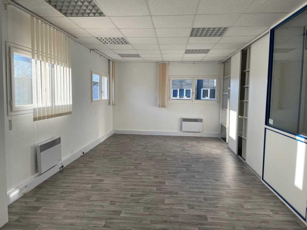 Bureau dans Le Petit-Quevilly à louer Photo intérieure– Image 1 sur 9