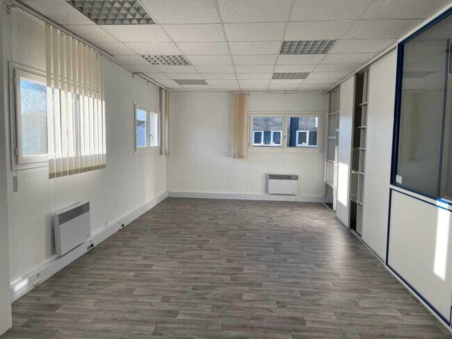 Plus de détails pour Bureau à louer