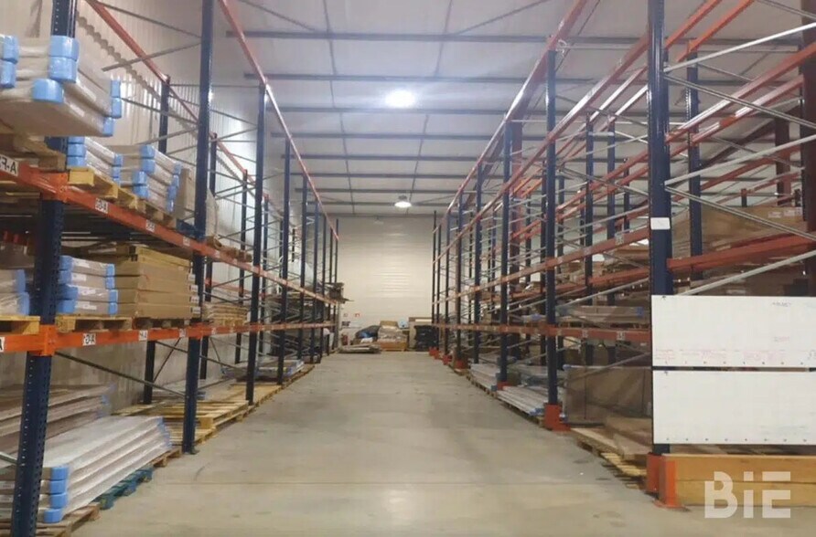 Industriel/Logistique dans SAINT-MEDARD-D'EYRANS à louer - Photo de l’immeuble – Image 3 sur 3