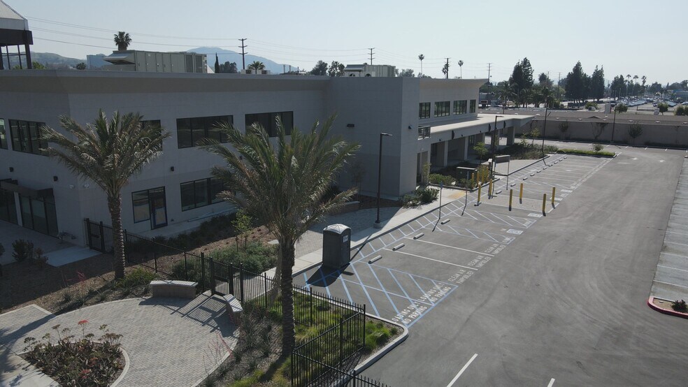 25258 Redlands Blvd, Loma Linda, CA à louer - Vidéo sur l’annonce professionnelle – Image 3 sur 52