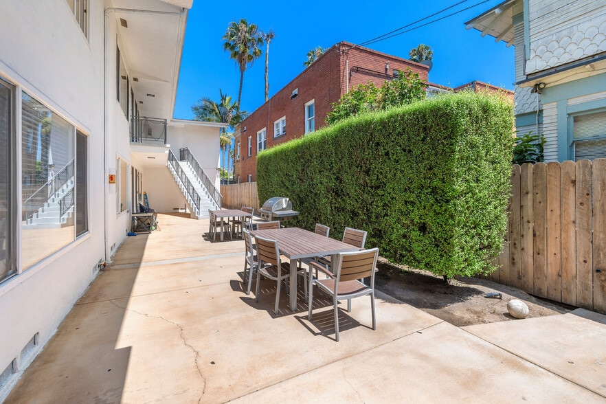 939 Pacific Ave, Long Beach, CA à vendre - Photo de l’immeuble – Image 3 sur 17