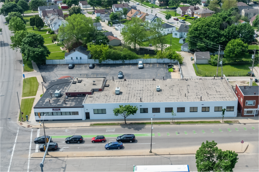 4775 N Green Bay Ave, Milwaukee, WI à vendre - Photo de l’immeuble – Image 3 sur 8
